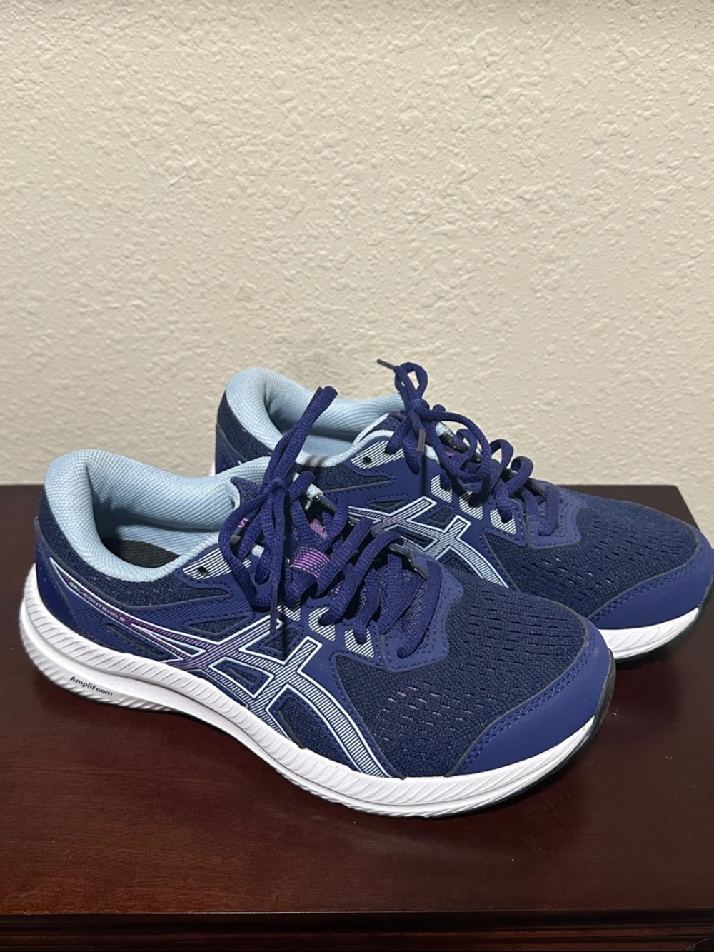 NWOT ASICS Women's GEL-Contend 8 running shoes - Size 6.5